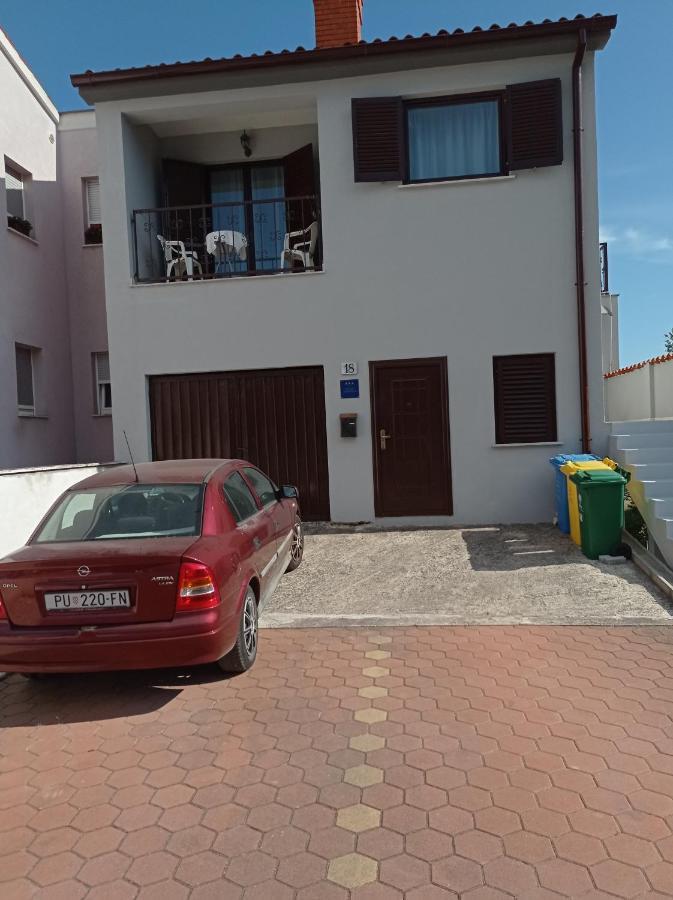 "Sunny" - Studio Apartment Πούλα Εξωτερικό φωτογραφία