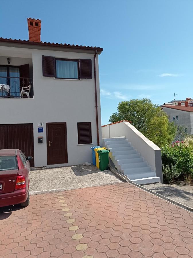 "Sunny" - Studio Apartment Πούλα Εξωτερικό φωτογραφία