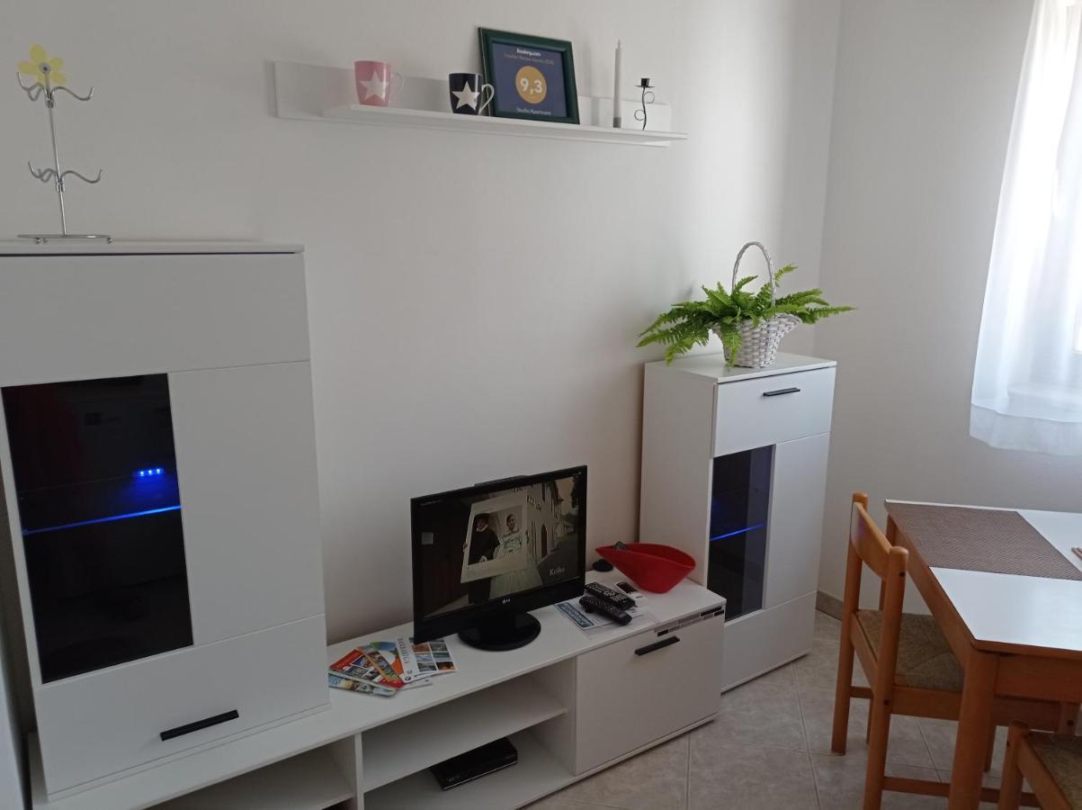 "Sunny" - Studio Apartment Πούλα Εξωτερικό φωτογραφία