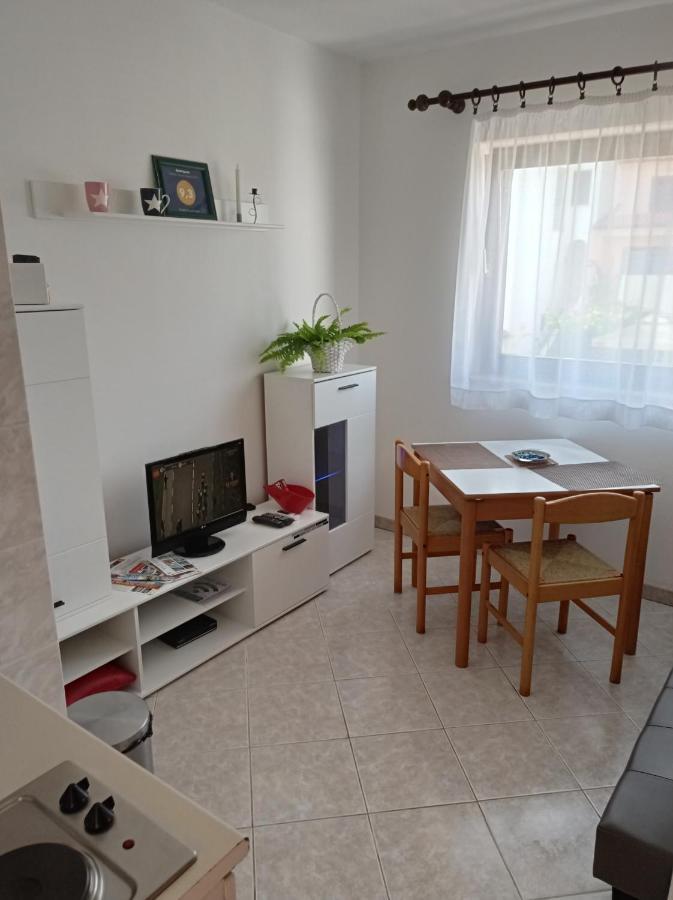 "Sunny" - Studio Apartment Πούλα Εξωτερικό φωτογραφία